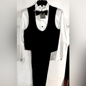 VAN HEUSEN Kids' Tuxedo Four-Piece Set
Big Boy. Smoke Free-$65 Reg Price: 80